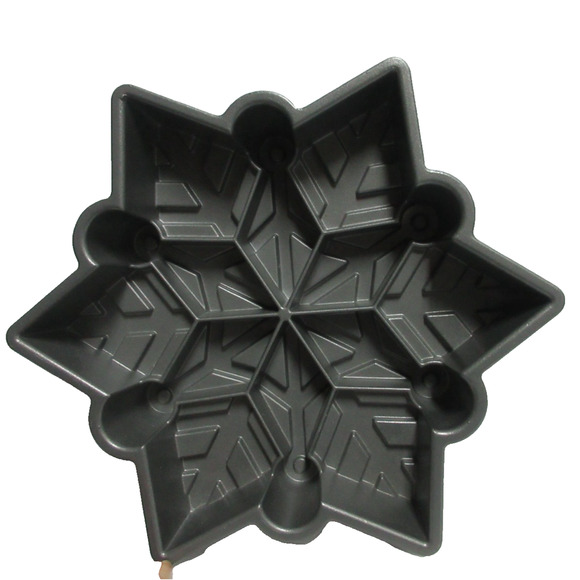 Nordic Ware Snowflake Christmas Holiday Pull Apart Cake Pan Silver Metal Colored - Picture 4 of 6